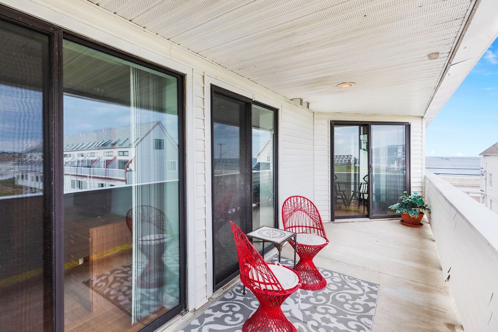 Image 17 of property listing at 567 Ocean Blvd Unit 205, Hampton, NH 03842
