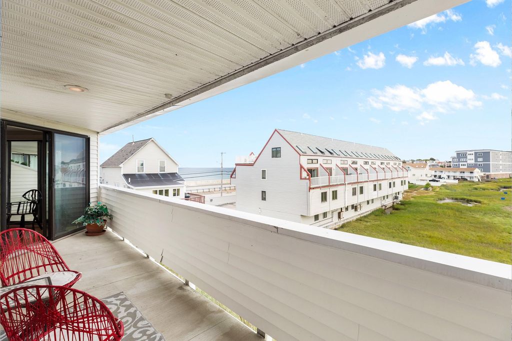 Image 18 of property listing at 567 Ocean Blvd Unit 205, Hampton, NH 03842
