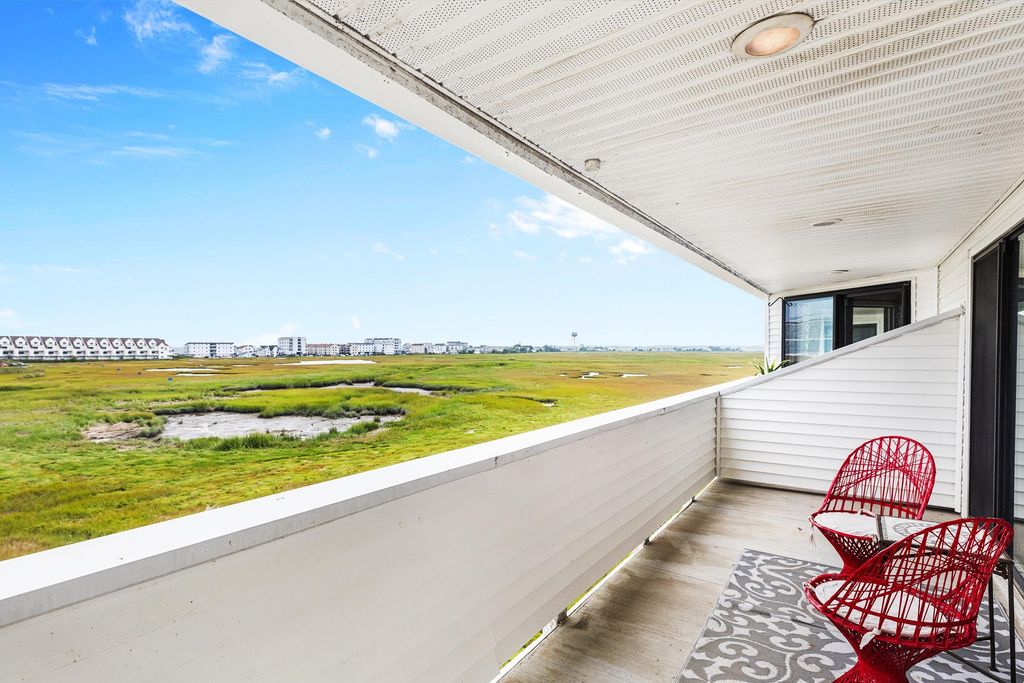 Image 19 of property listing at 567 Ocean Blvd Unit 205, Hampton, NH 03842