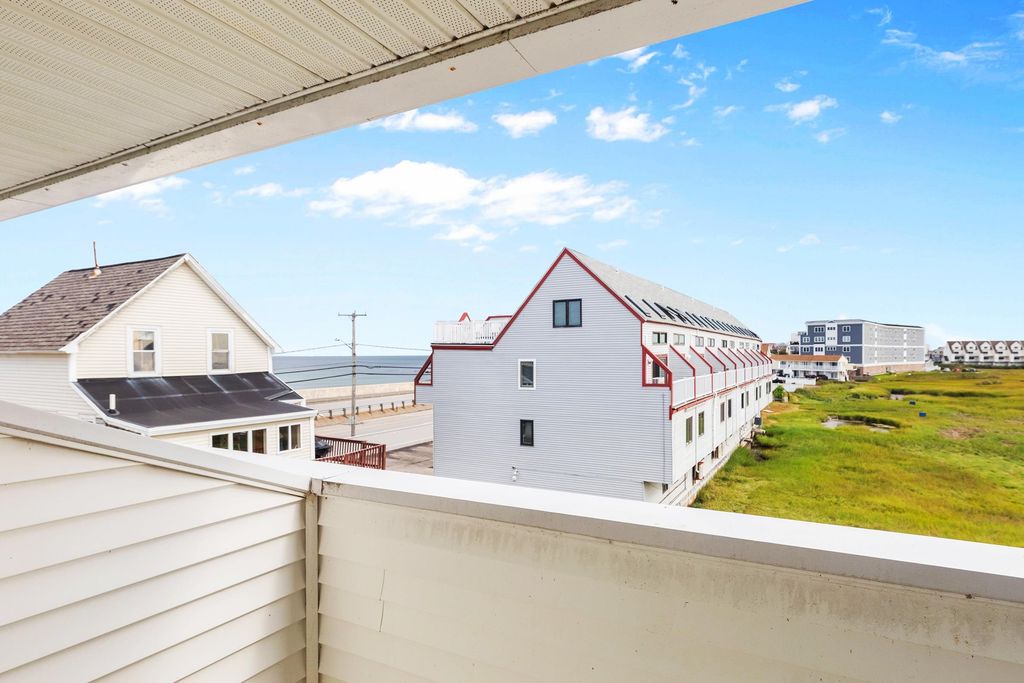 Image 20 of property listing at 567 Ocean Blvd Unit 205, Hampton, NH 03842