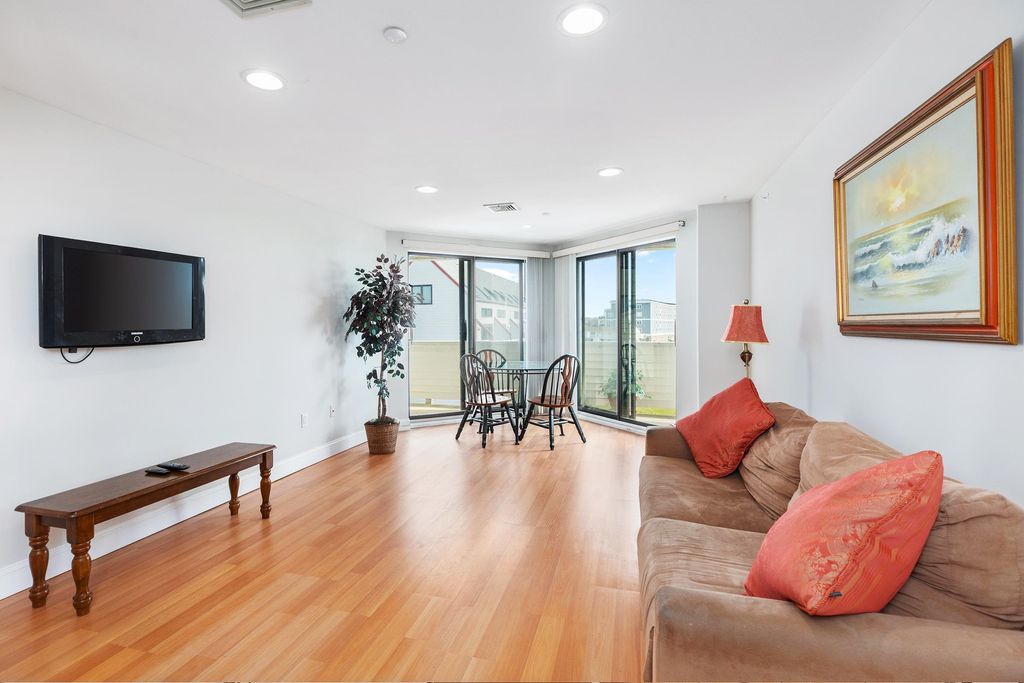 Image 3 of property listing at 567 Ocean Blvd Unit 205, Hampton, NH 03842