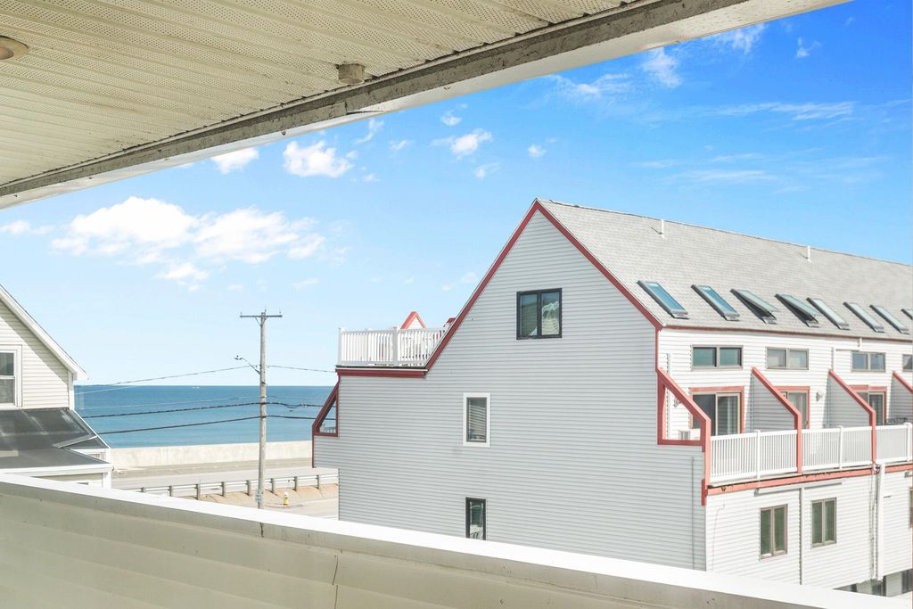 Image 21 of property listing at 567 Ocean Blvd Unit 205, Hampton, NH 03842