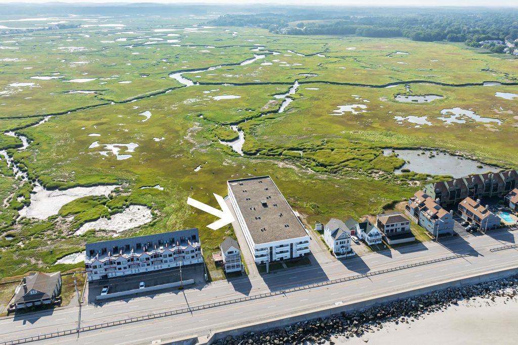 Image 22 of property listing at 567 Ocean Blvd Unit 205, Hampton, NH 03842