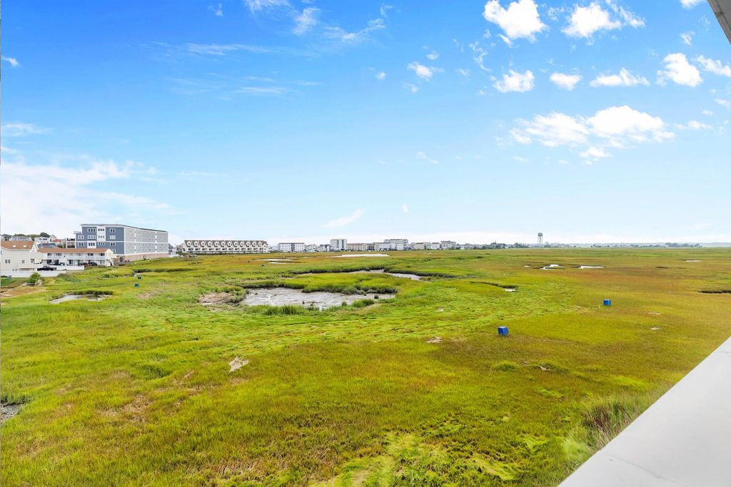Image 28 of property listing at 567 Ocean Blvd Unit 205, Hampton, NH 03842