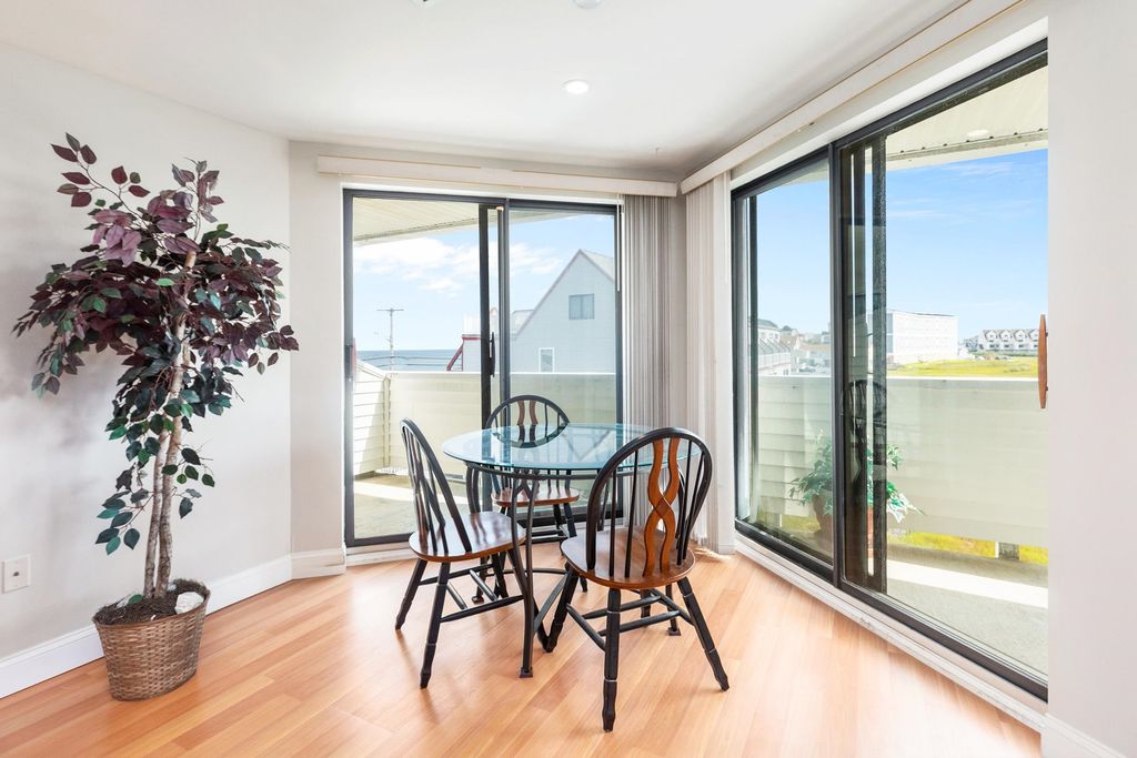 Image 5 of property listing at 567 Ocean Blvd Unit 205, Hampton, NH 03842