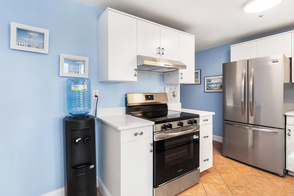 Image 7 of property listing at 567 Ocean Blvd Unit 205, Hampton, NH 03842