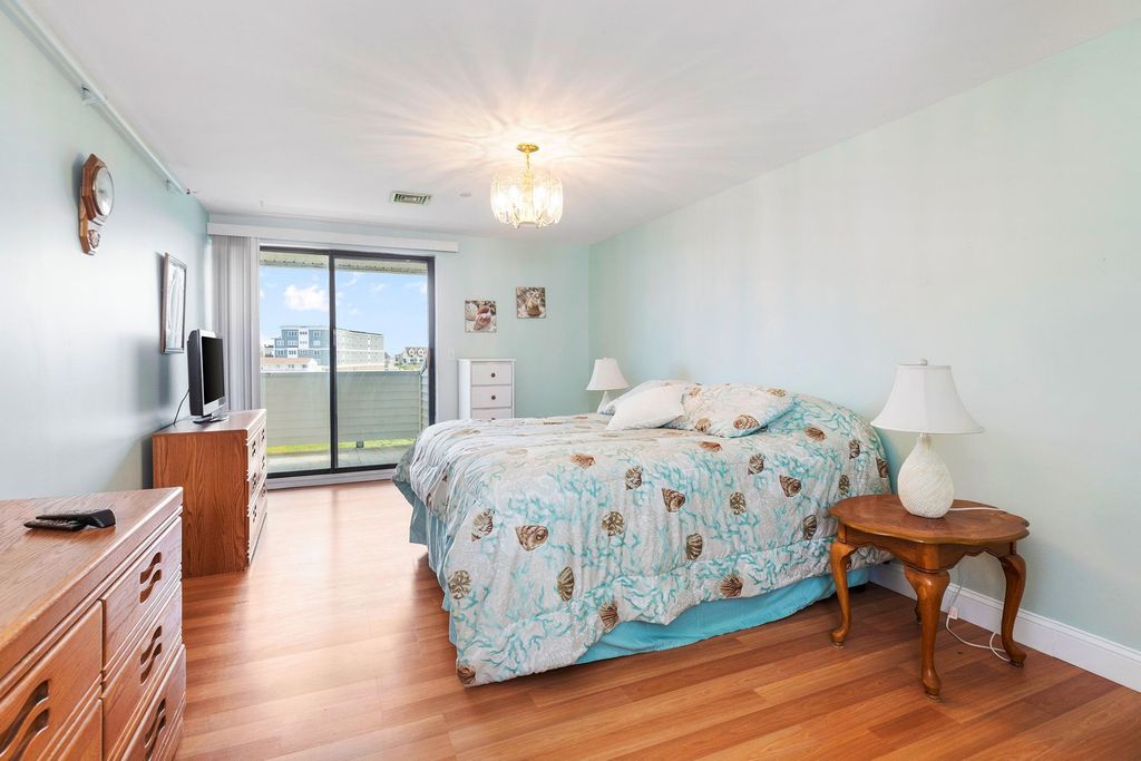 Image 9 of property listing at 567 Ocean Blvd Unit 205, Hampton, NH 03842