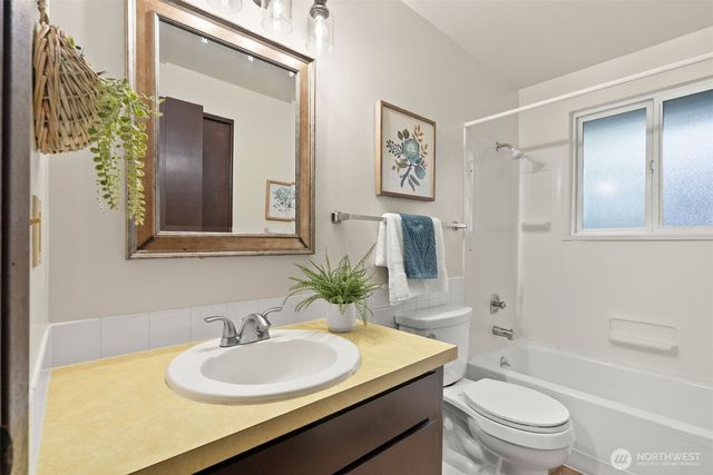 4600 NW 82nd Street, Silverdale, WA 98383