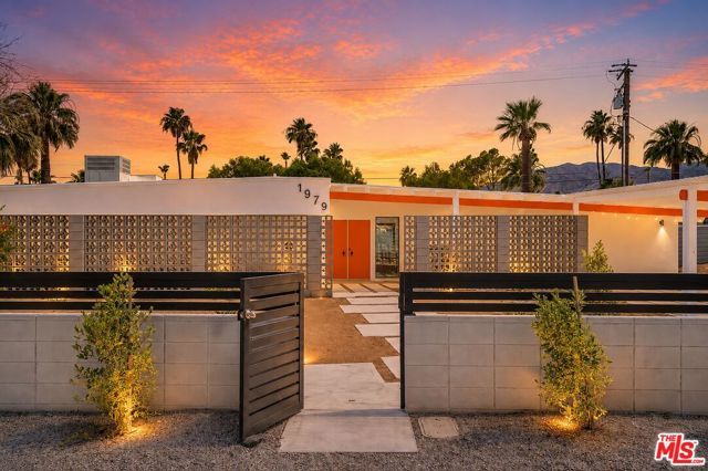 1979 E Alejo Road, Palm Springs, CA 92262