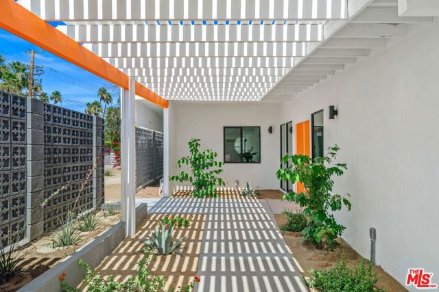 1979 E Alejo Road, Palm Springs, CA 92262