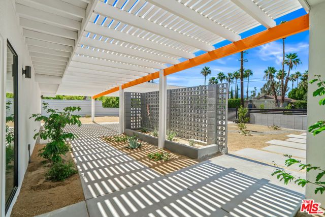 1979 E Alejo Road, Palm Springs, CA 92262