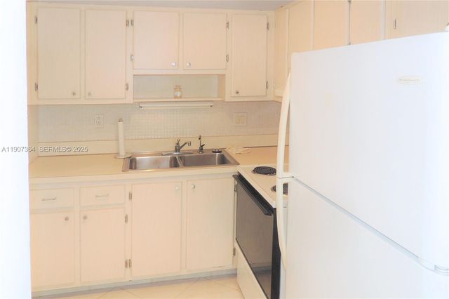 2970 NE 16th Avenue 413, Oakland Park, FL 33334