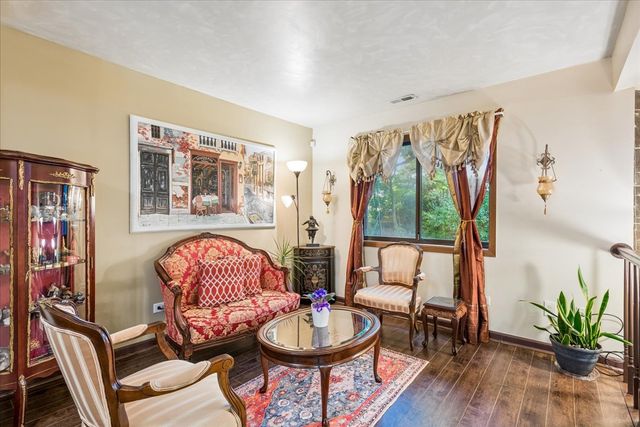 5373 Newport Drive 2-4B, Lisle, IL 60532