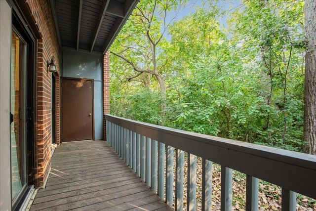 5373 Newport Drive 2-4B, Lisle, IL 60532