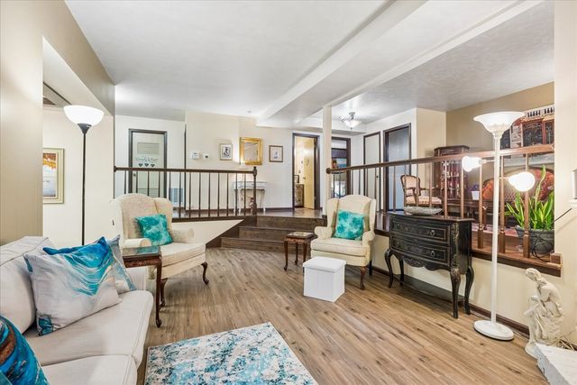 5373 Newport Drive 2-4B, Lisle, IL 60532
