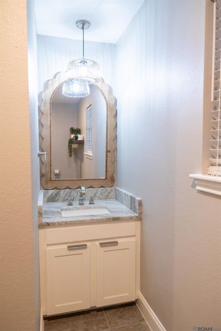 5003 Parkhollow Dr, Baton Rouge, LA 70816