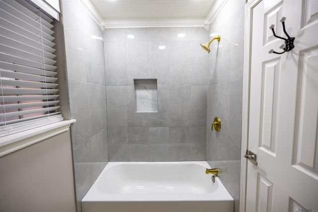 5003 Parkhollow Dr, Baton Rouge, LA 70816