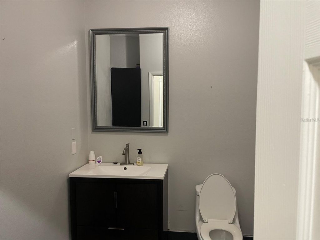 Image 22 of property listing at 8810 COMMODITY CIRCLE 27, Orlando, FL 32819