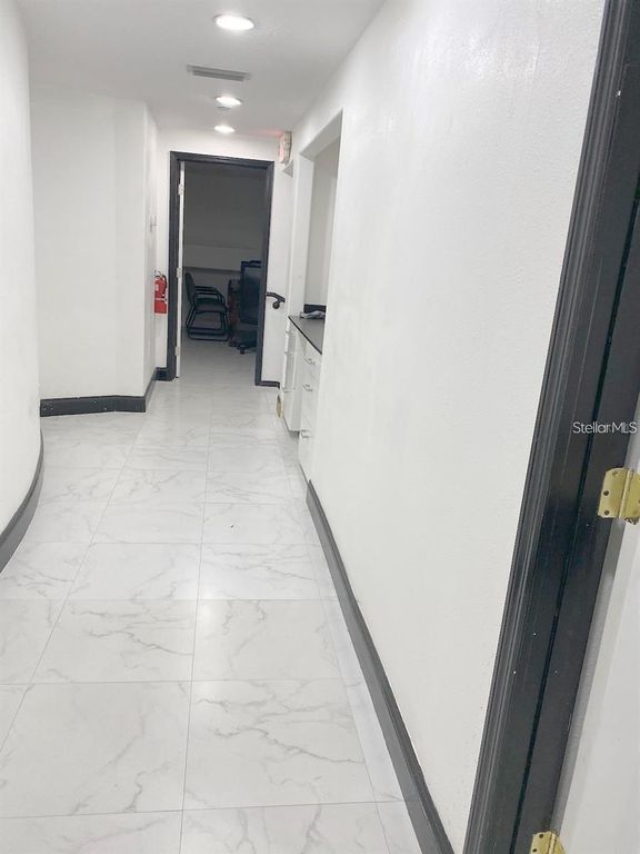 Image 4 of property listing at 8810 COMMODITY CIRCLE 27, Orlando, FL 32819