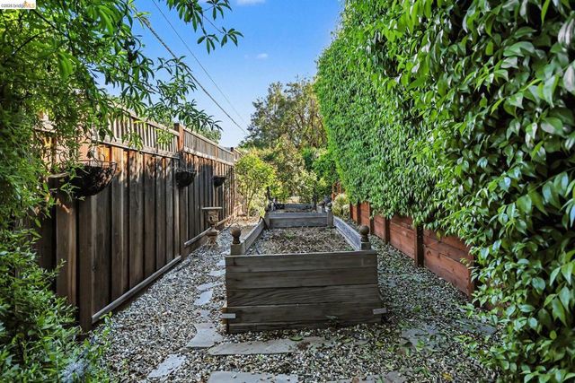 5849 Mitchell Canyon Ct, Clayton, CA 94517