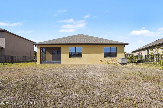 578 Old Country Road South E, Palm Bay, FL 32909