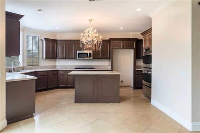 2272 Mary Clare Street, Corona, CA 92882