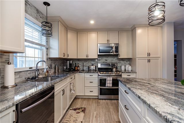 87 Mann School Road, Smithfield, RI 02917