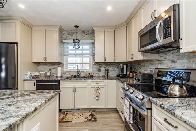 87 Mann School Road, Smithfield, RI 02917