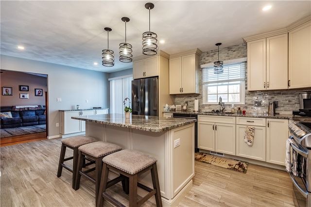 87 Mann School Road, Smithfield, RI 02917