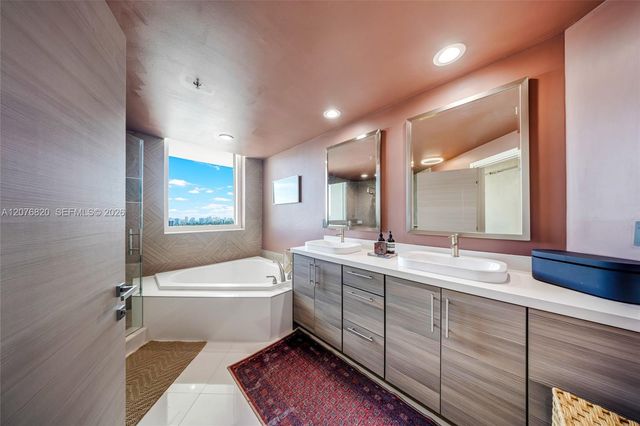 1745 E Hallandale Beach Boulevard 2407W, Hallandale Beach, FL 33009