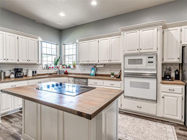 2613 Jills Trail, Edmond, OK 73012