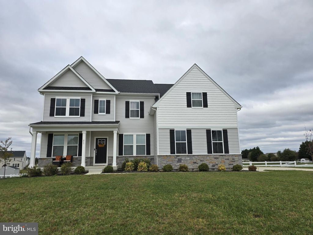 611 BRONZELEAF DR E, Middletown, DE 19709