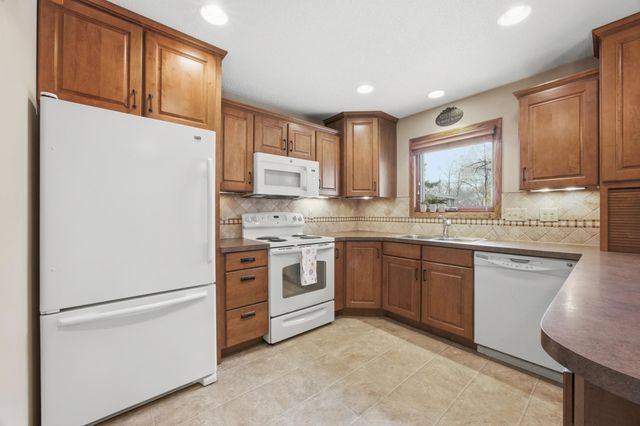 1109 9th Street N, Moorhead, MN 56560