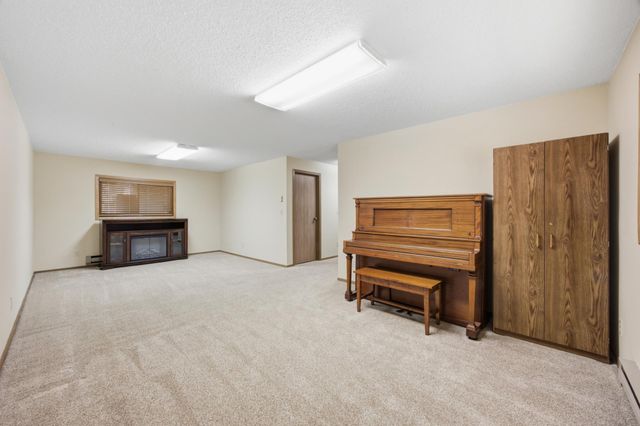 1109 9th Street N, Moorhead, MN 56560