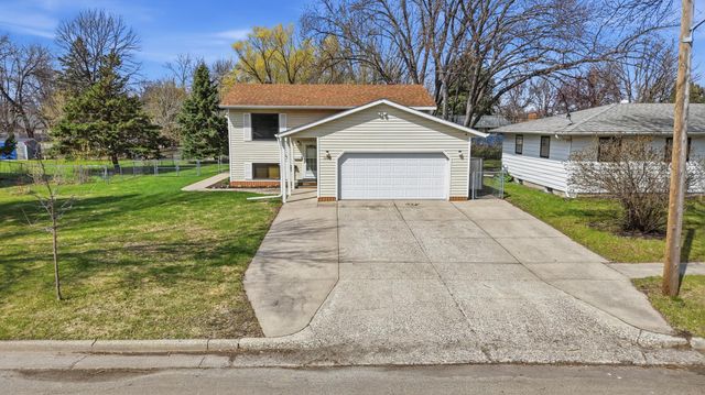 1109 9th Street N, Moorhead, MN 56560