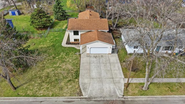1109 9th Street N, Moorhead, MN 56560