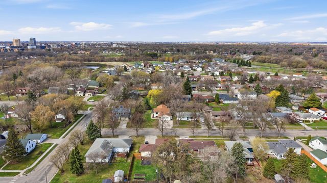 1109 9th Street N, Moorhead, MN 56560