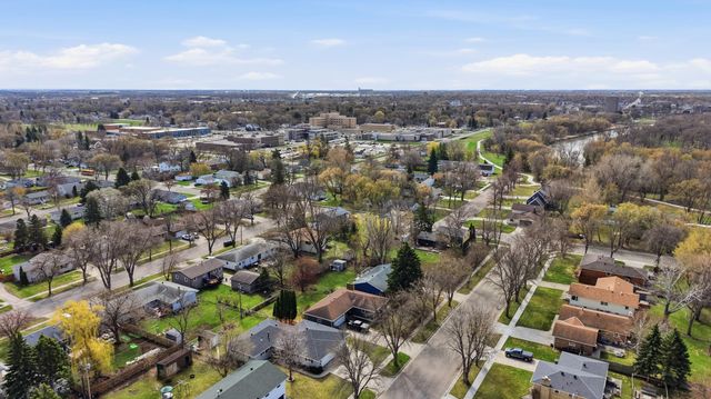 1109 9th Street N, Moorhead, MN 56560