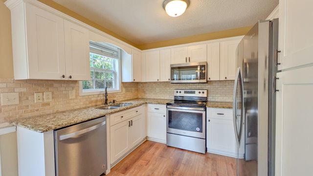 3416 Bradfield Dr, Clarksville, TN 37042