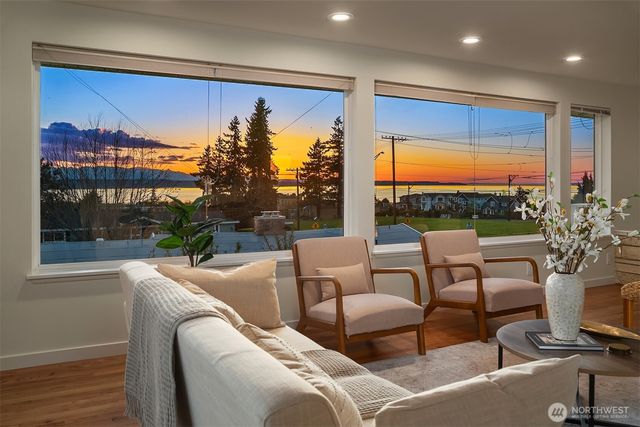 814 Dayton Street, Edmonds, WA 98020