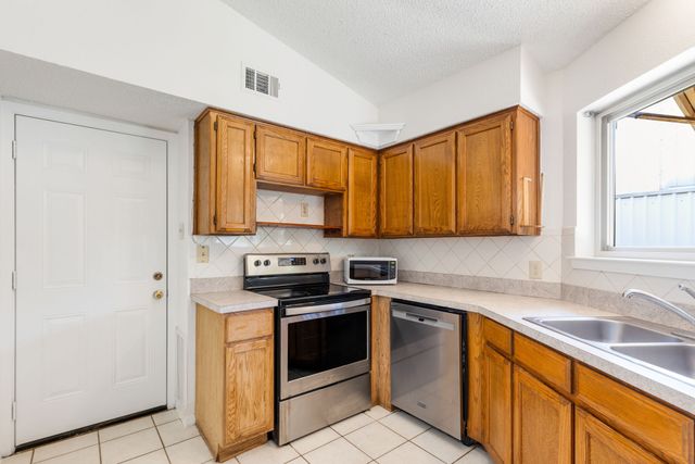 4009 Pueblo Trail, Lake Worth, TX 76135