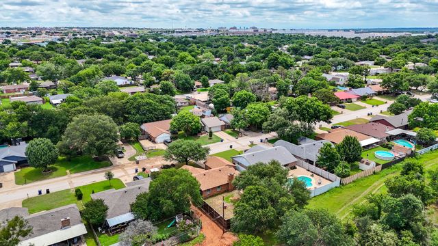 4009 Pueblo Trail, Lake Worth, TX 76135