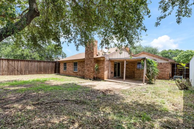4009 Pueblo Trail, Lake Worth, TX 76135