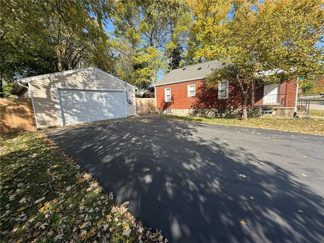 12 Harshman Street, Brookville, OH 45309