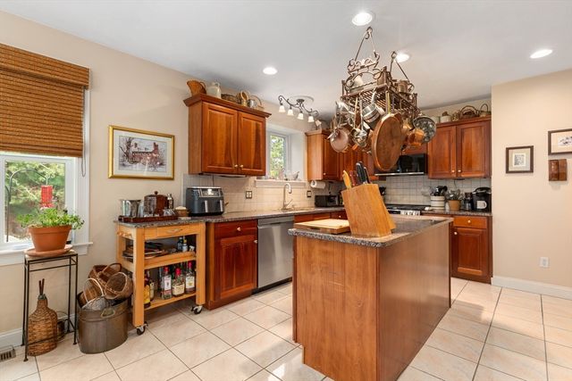64 Early Red Cir, Plymouth, MA 02360