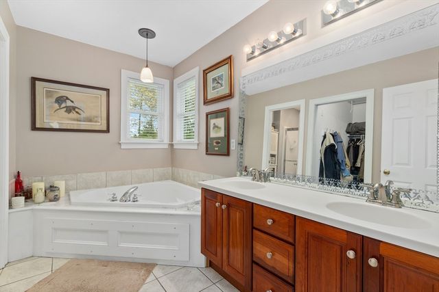 64 Early Red Cir, Plymouth, MA 02360