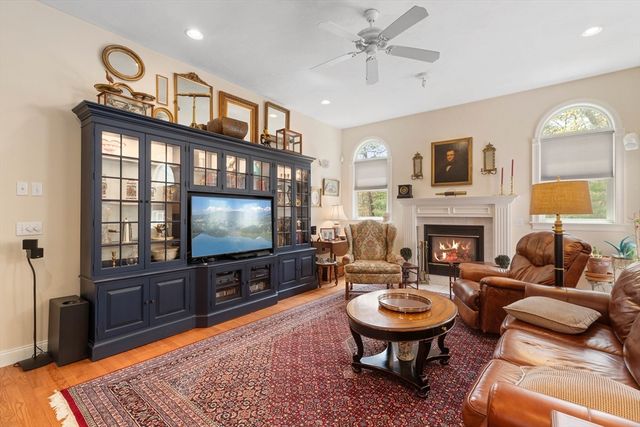 64 Early Red Cir, Plymouth, MA 02360
