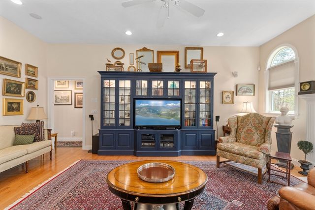 64 Early Red Cir, Plymouth, MA 02360