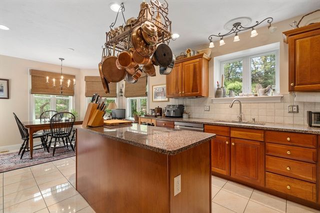 64 Early Red Cir, Plymouth, MA 02360