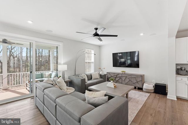 1555 MEADOWLARK GLEN RD, Dumfries, VA 22026